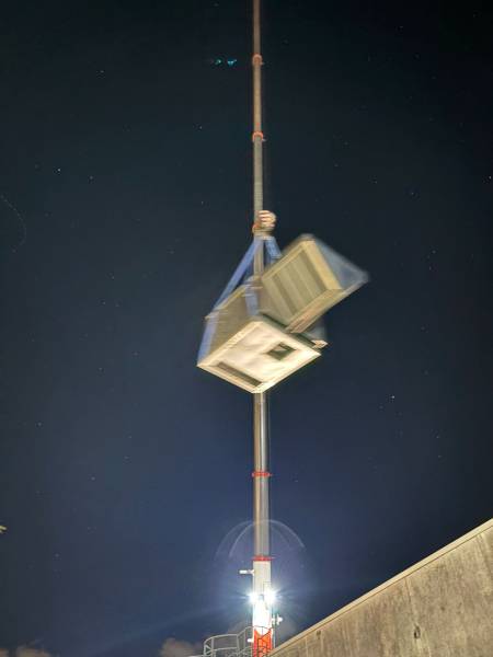 Grutage de nuit pour l'installation de rooftops à Anglet 64