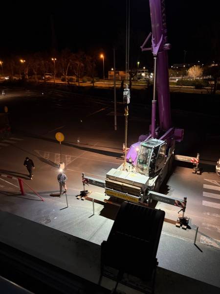 Grutage de nuit pour la pose de rooftops ULTI+ R32 de la marque ETT