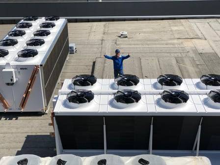 Installation de la solution PreCooll sur les condensateurs de l'entreprise Steris aux Pays Bas